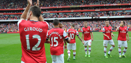 世俱杯夺冠赔率：曼城全胜登顶 大巴黎皇马紧追（世俱杯冠军赔率：曼城全胜领跑，巴黎圣日耳曼与皇马紧随其后）