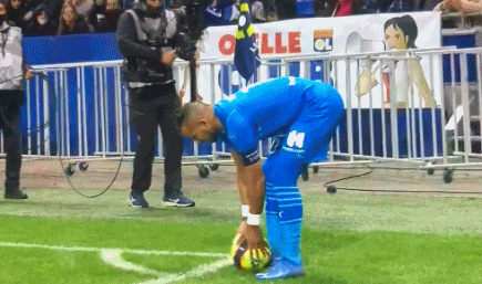 足球报：深圳新鹏城将在离队3名外援的相同位置进行补强（足球报：深圳新鹏城计划在三名离队外援的对应位置引援补强）