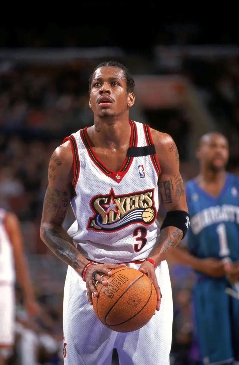 阿斯报预测巴萨首发：克里斯滕森左边卫、拉菲左路、莱万突前（阿斯报：巴萨预计首发——克里斯滕森踢左后卫，拉菲尼亚走左路，莱万领衔锋线）