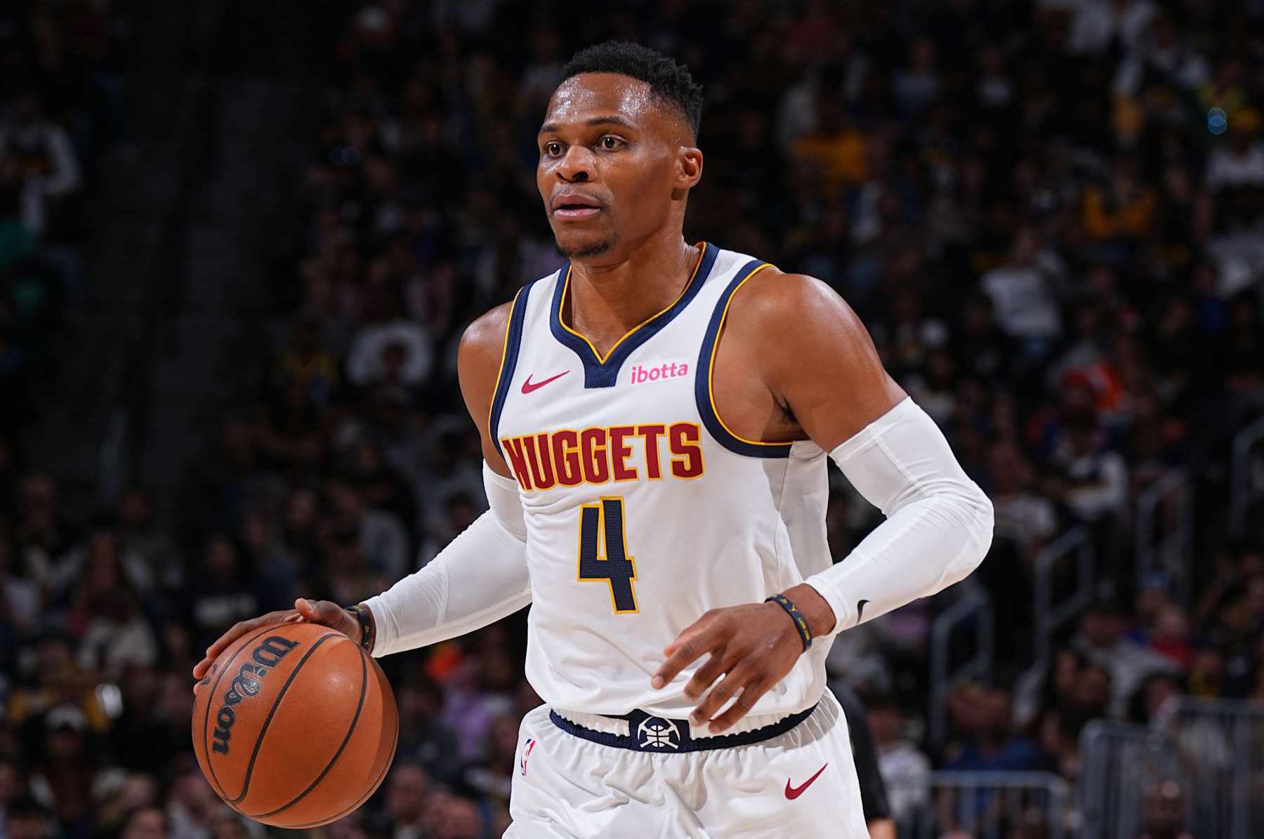 天空：伊萨克在皇家社会的基地单独训练，纽卡知道他的行踪（天空体育：伊萨克在皇家社会基地单独训练，纽卡已掌握其行踪）