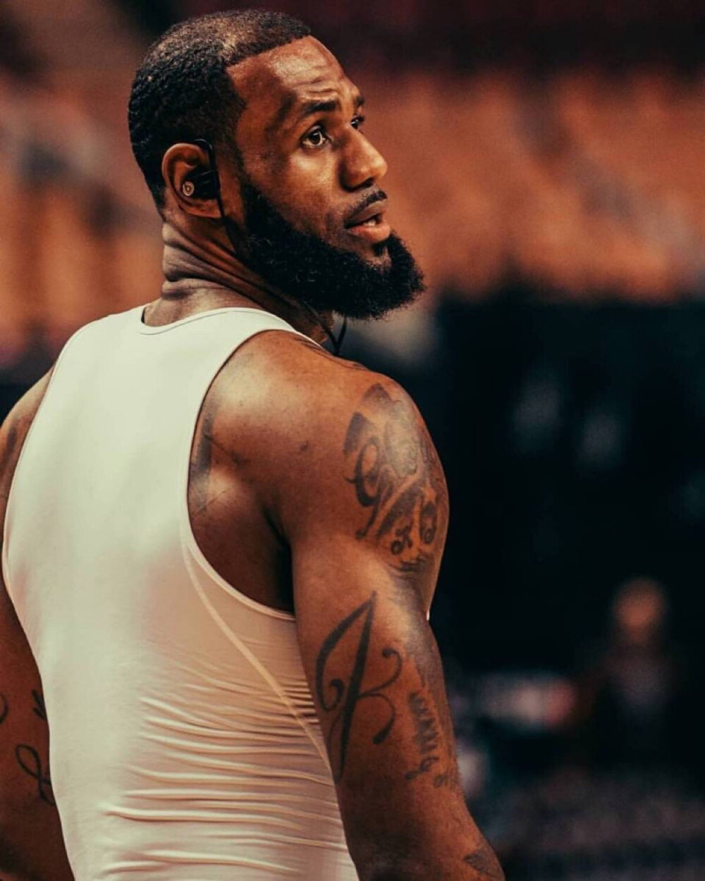 足协杯决赛：险象环生，北京国安大战河南杜康（足协杯终局之战：北京国安对阵河南杜康，惊险不断）