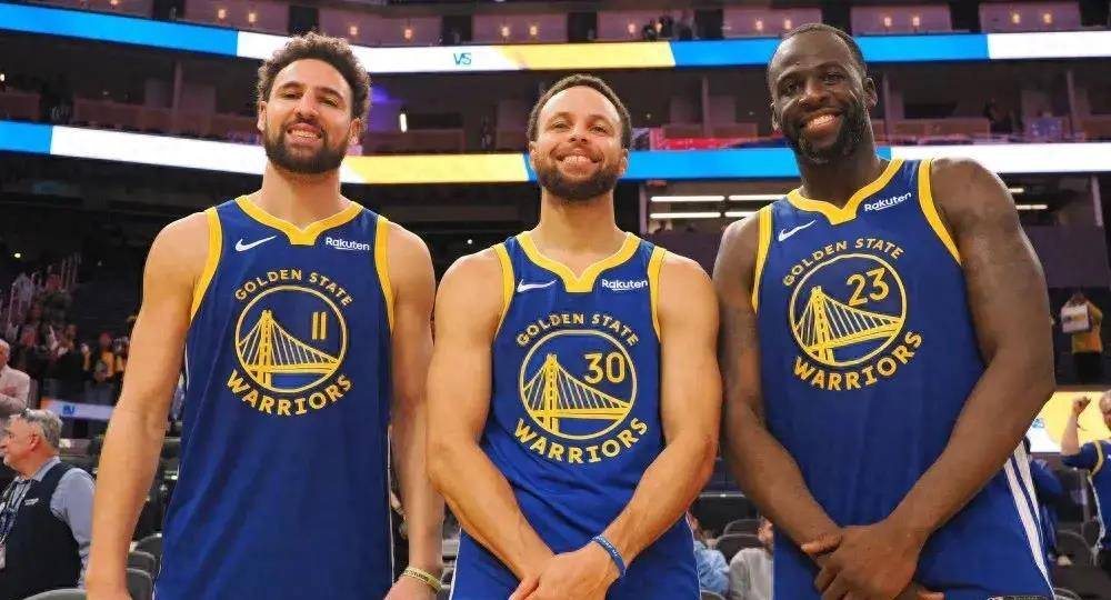 手感火热！里夫斯半场8中6贡献19分5篮板（手感爆棚！里夫斯半场8投6中拿下19分5篮板）