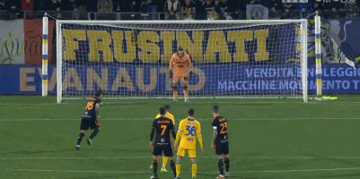 C罗晒与特朗普合照：感谢总统先生的盛情邀请及热烈欢迎（C罗晒与特朗普总统合影：感谢其热情邀请与欢迎）