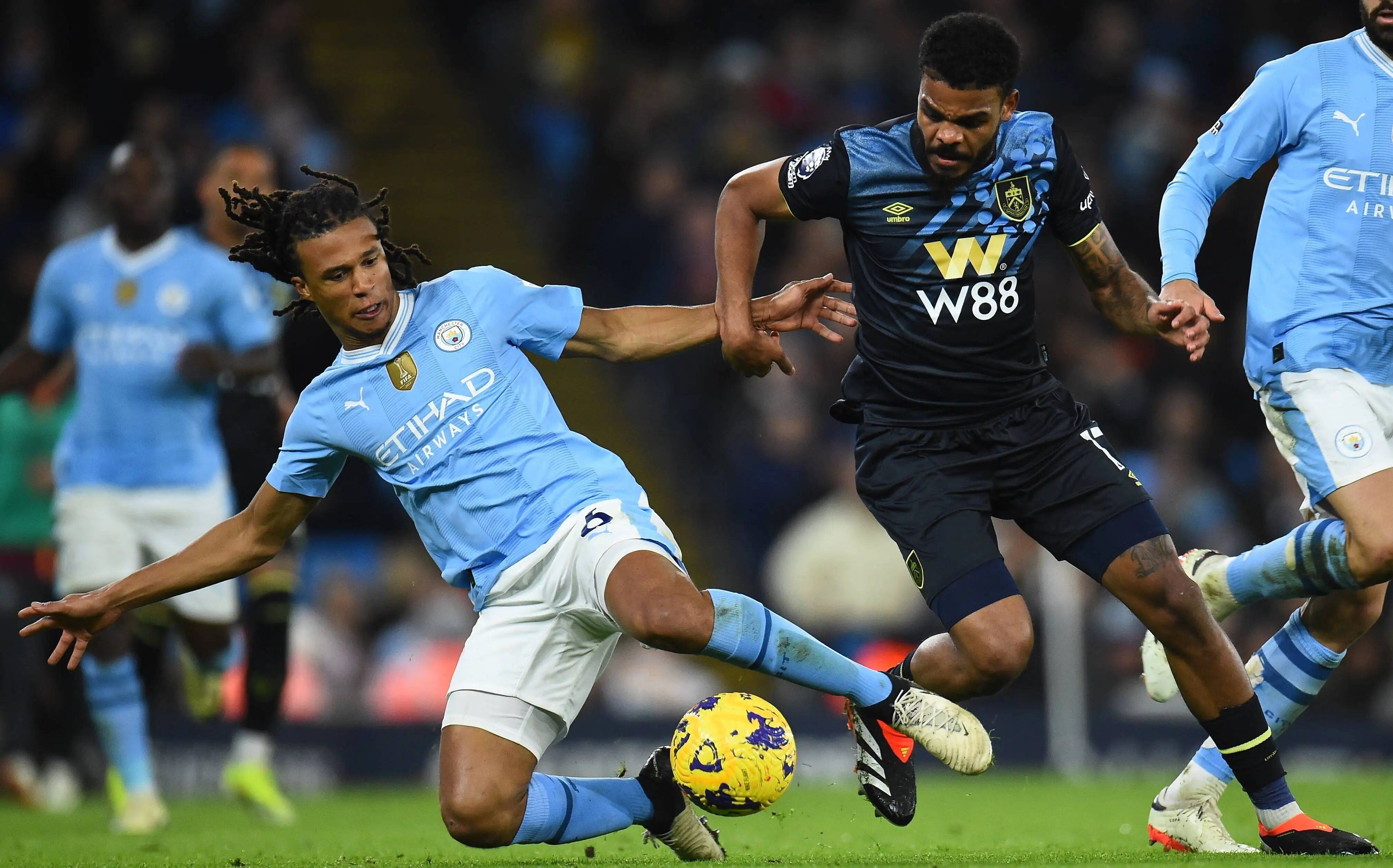 库里谈与斯潘塞搭档：只要是球商高的球员，我就能和他搭档（库里谈与斯潘塞联手：只要球商高，就能与我合拍）