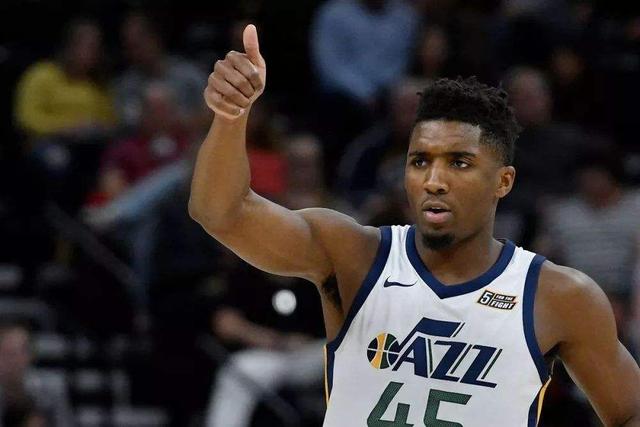 东体：申花踢广岛将沿用433阵型，斯卢茨基并非只会442菱形（东体：申花战广岛继续用4-3-3，斯卢茨基并不拘泥于4-4-2菱形）