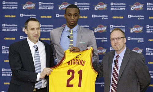 半场：亚特兰大0-1萨索洛，皮纳蒙蒂造点，贝拉尔迪点射（半场战报：亚特兰大0-1萨索洛，皮纳蒙蒂造点，贝拉尔迪点球破门）