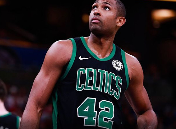 跑位比运球更重要（跑位才是关键，胜过运球）