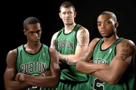 上半场累计第4次！杨瀚森次节协防再送防守犯规（上半场已第4次！杨瀚森次节协防再被吹防守犯规）