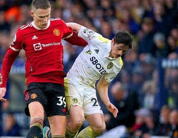 德劳伦蒂斯：孔蒂正带领球队重回正轨，球员也听从了他的指示（德劳伦蒂斯：孔蒂率队回到正轨，球员严格执行其要求）